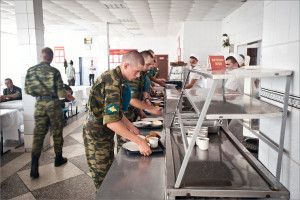 Фото ВЧ 28337. Прием пищи в столовой части